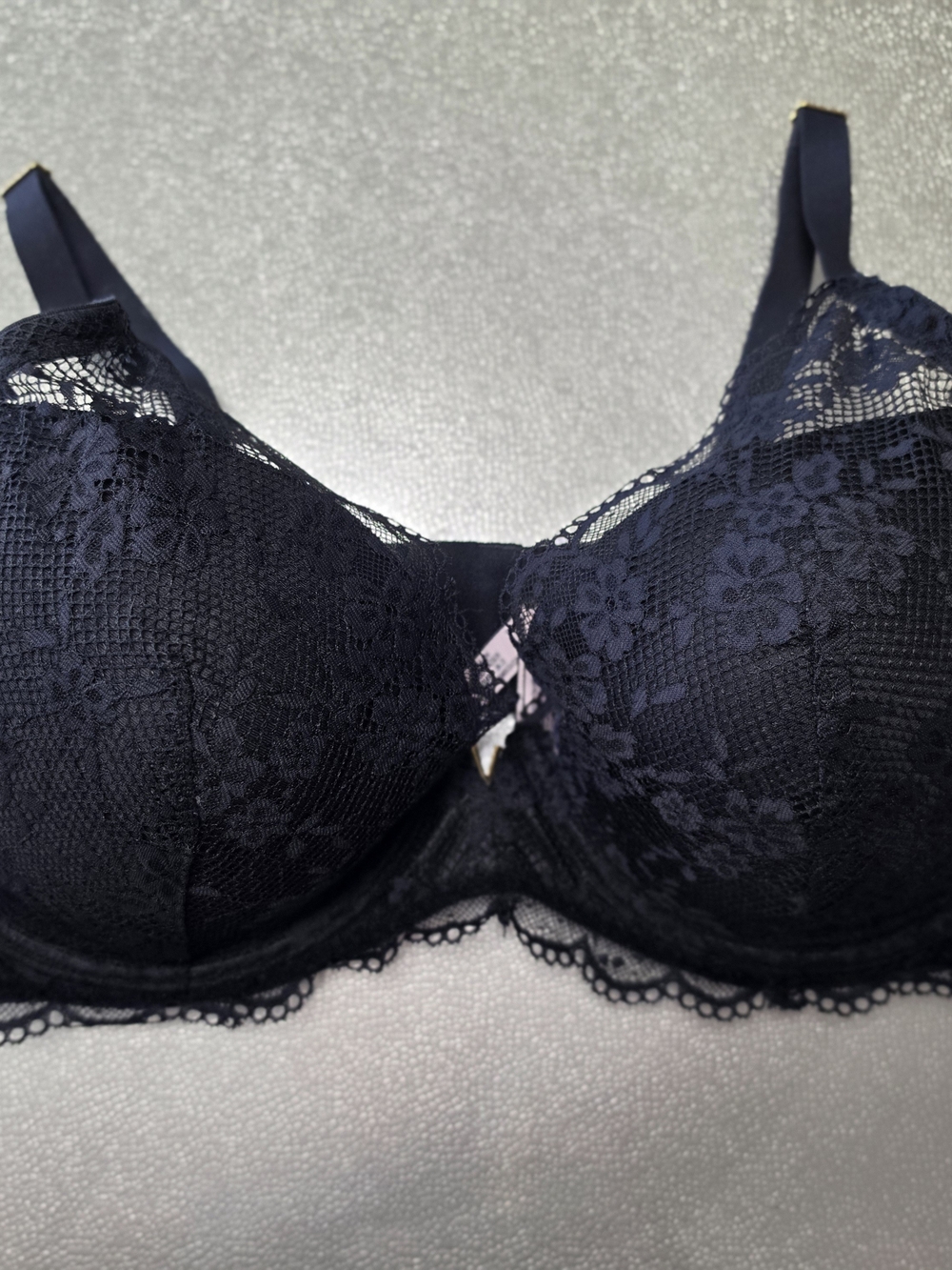 Victoria's Secret Black Lace Wear Everywhere Plunge Bra - [38DDD]